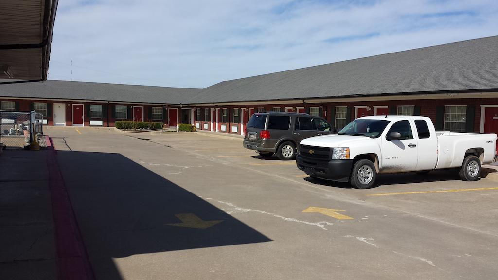 Green Country Inn Henryetta Exterior photo