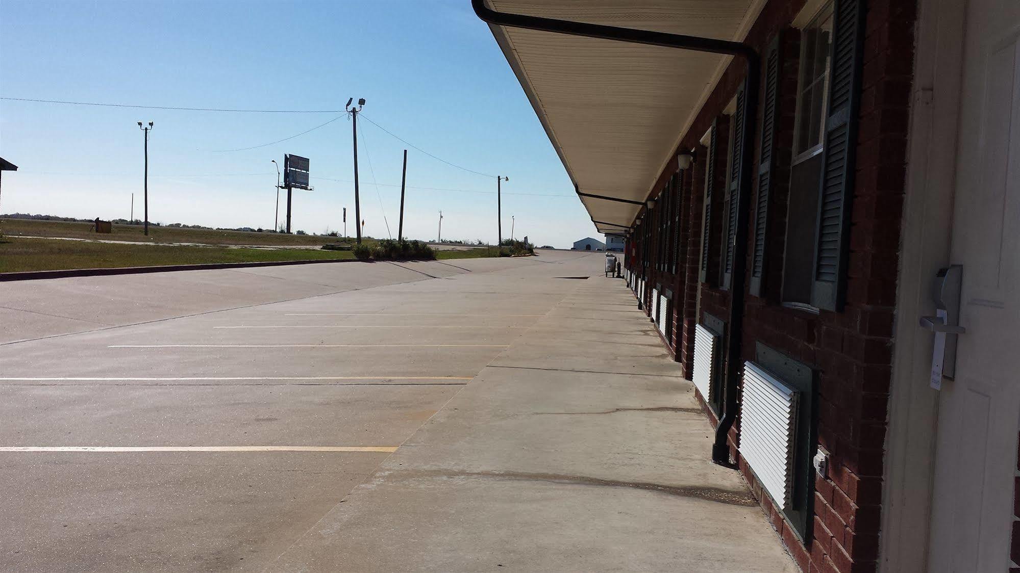 Green Country Inn Henryetta Exterior photo