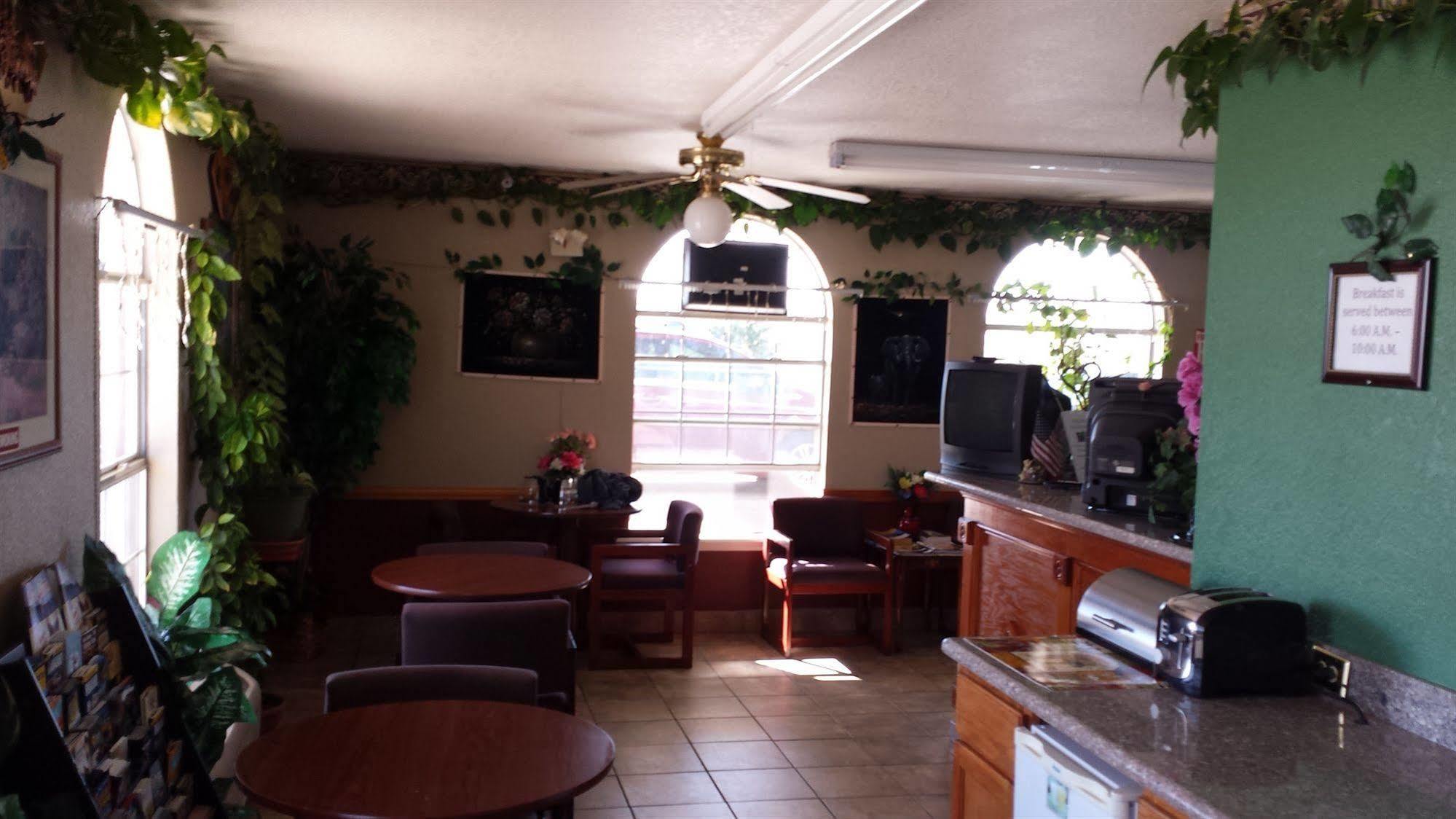 Green Country Inn Henryetta Exterior photo
